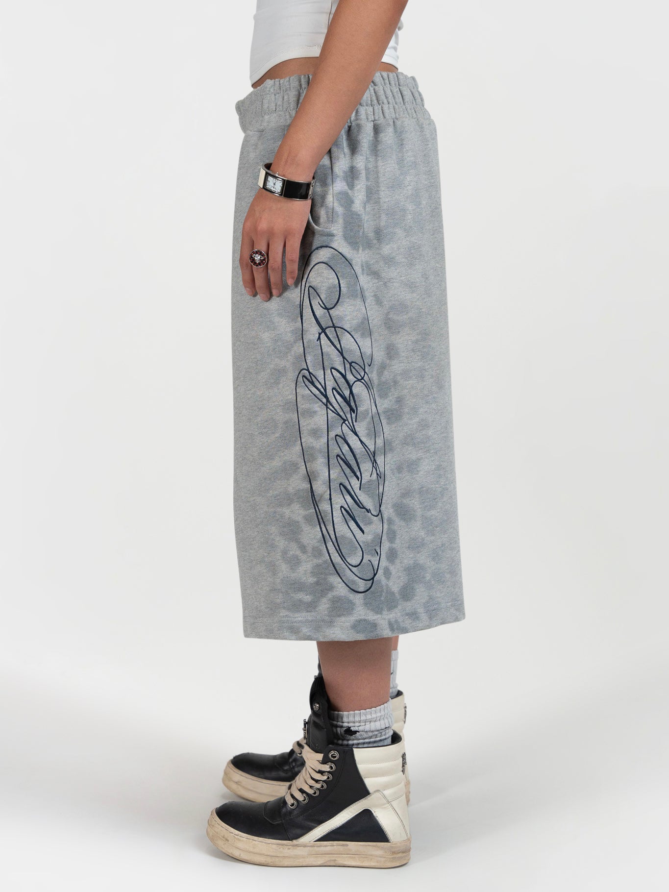 close up below the waist side angle of the jafari shorts. Showcasing great detials of the print and embrioderey. everythingj3t