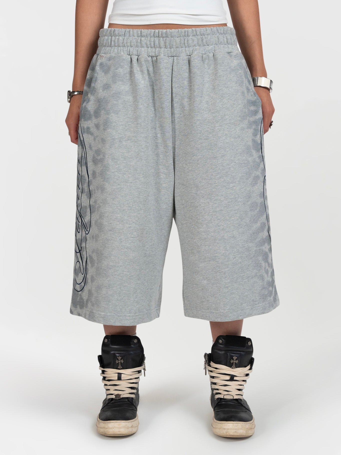 close up front facing ange of the jafari shorts. J3T apparel